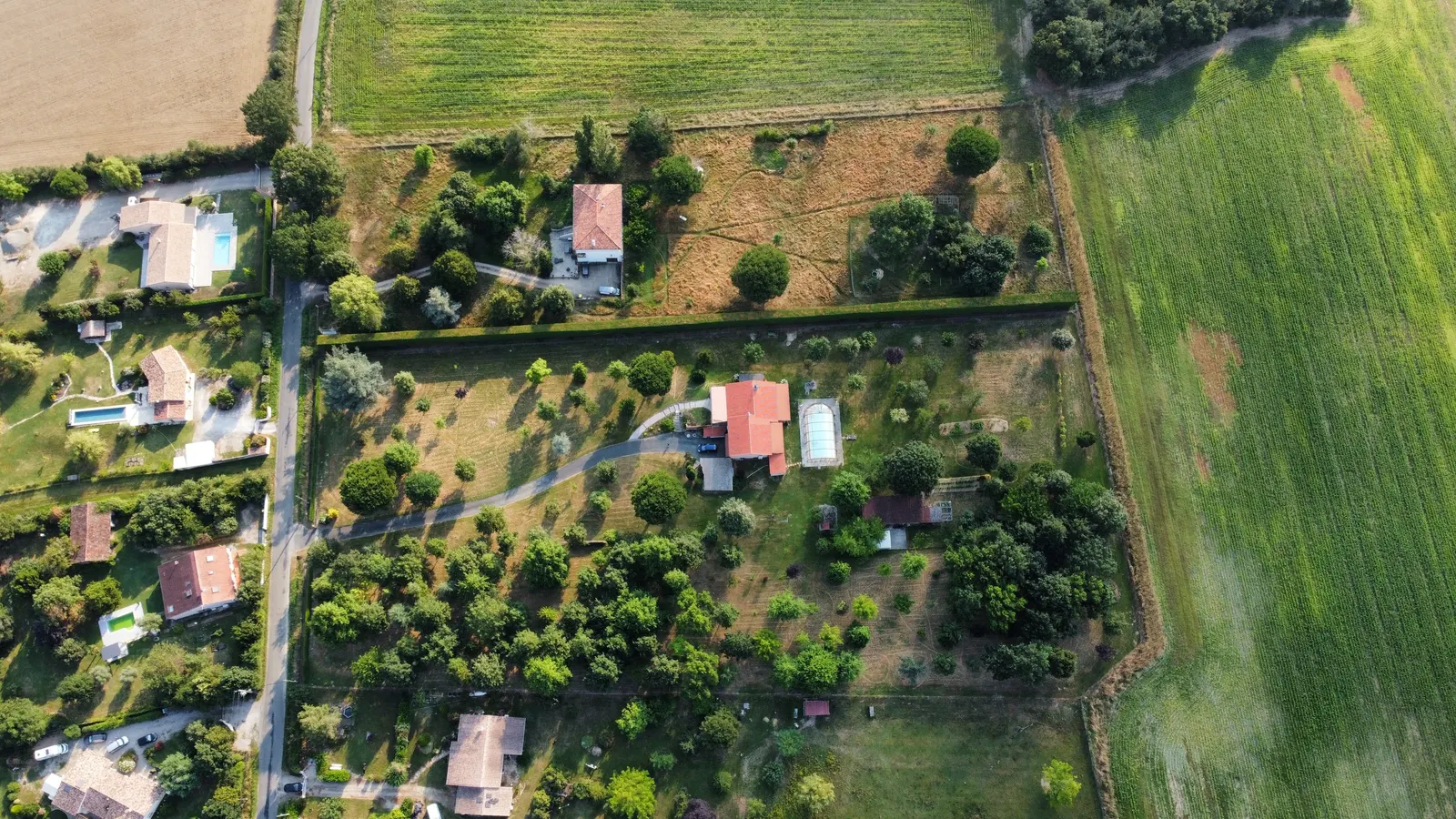 Vue aérienne drone d'une propriété