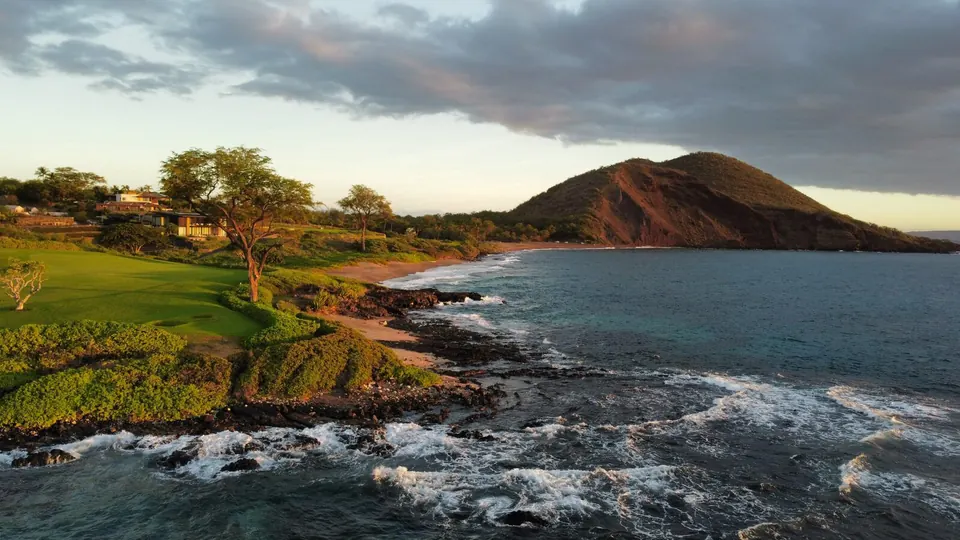 Photo aérienne d'un littoral prise par drone